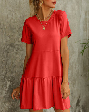 Enfärgad t-shirtklänning med kort ärmar