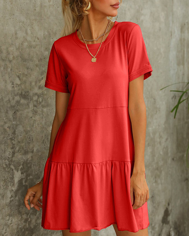 Enfärgad t-shirtklänning med kort ärmar
