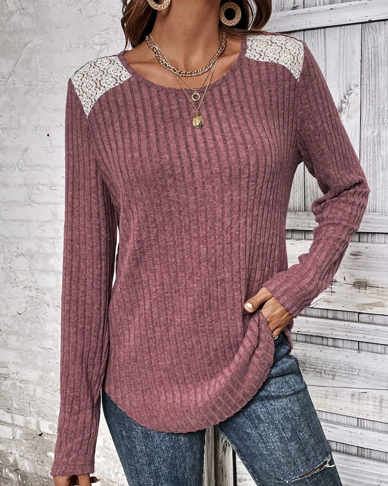 Långärmad spets i panel med rund hals