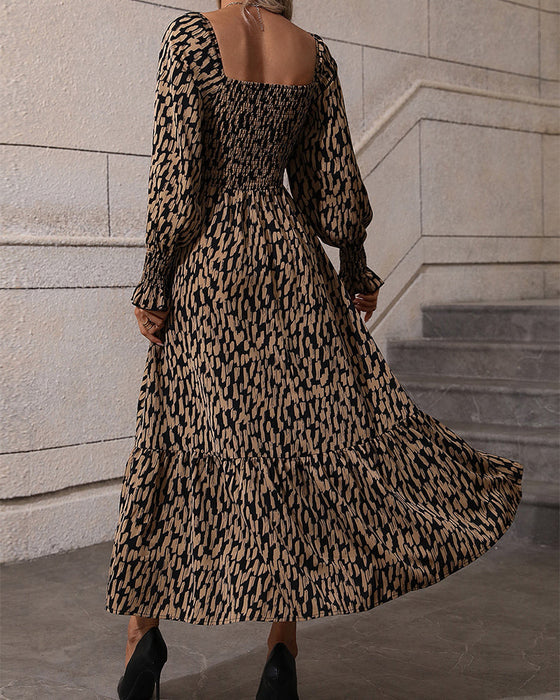 Maxiklänning med tryck och fyrkantig hals