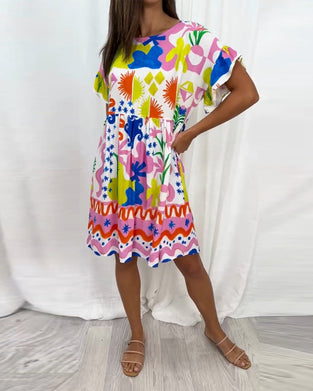 Kortärmad klänning med tryck och rund hals