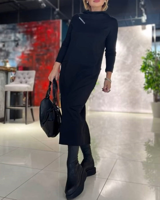 Enfärgad Klänning Med Rund Hals Och Fickor