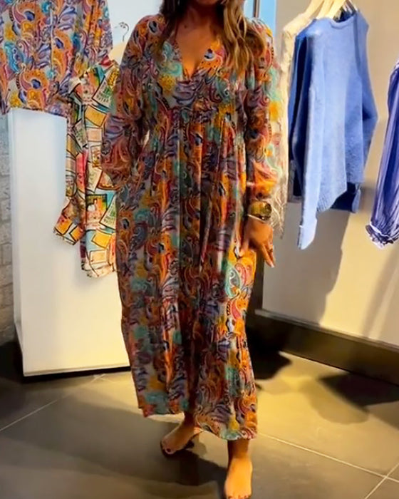 Lång klänning med A-linjetryck och V-ringning