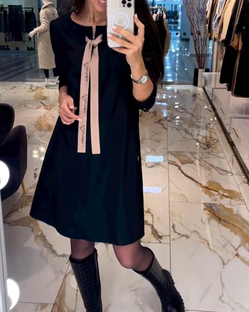 Klänning med elegant stil och bandage