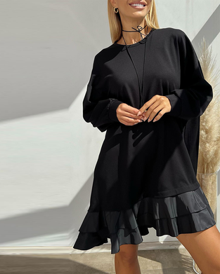 Löst enfärgad klänning med patchwork