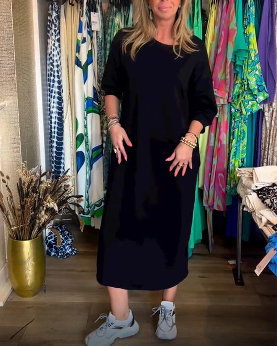 Enfärgad klänning med rund halsringning